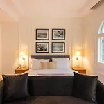 Stylish Modern In The Heart Of Karakoey Стамбул