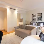Апартаменты Stylish Modern In The Heart Of Karakoey *