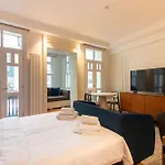 Stylish Modern In The Heart Of Karakoey Апартаменты Стамбул