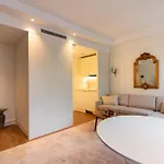 Stylish Modern In The Heart Of Karakoey Апартаменты