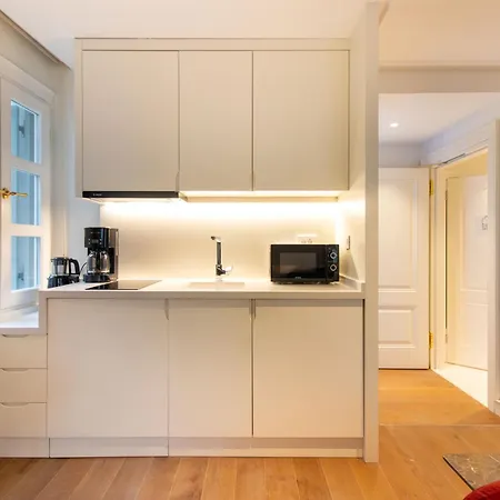 Апартаменты Stylish Modern In The Heart Of Karakoey *