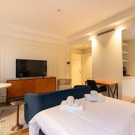 Stylish Modern In The Heart Of Karakoey *