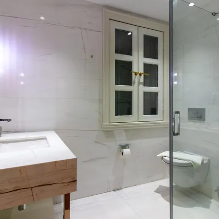 Stylish Modern In The Heart Of Karakoey Κωνσταντινούπολη