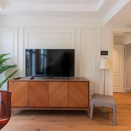Stylish Modern In The Heart Of Karakoey Istanbul